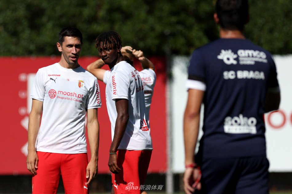 因此他的健 因此他的健